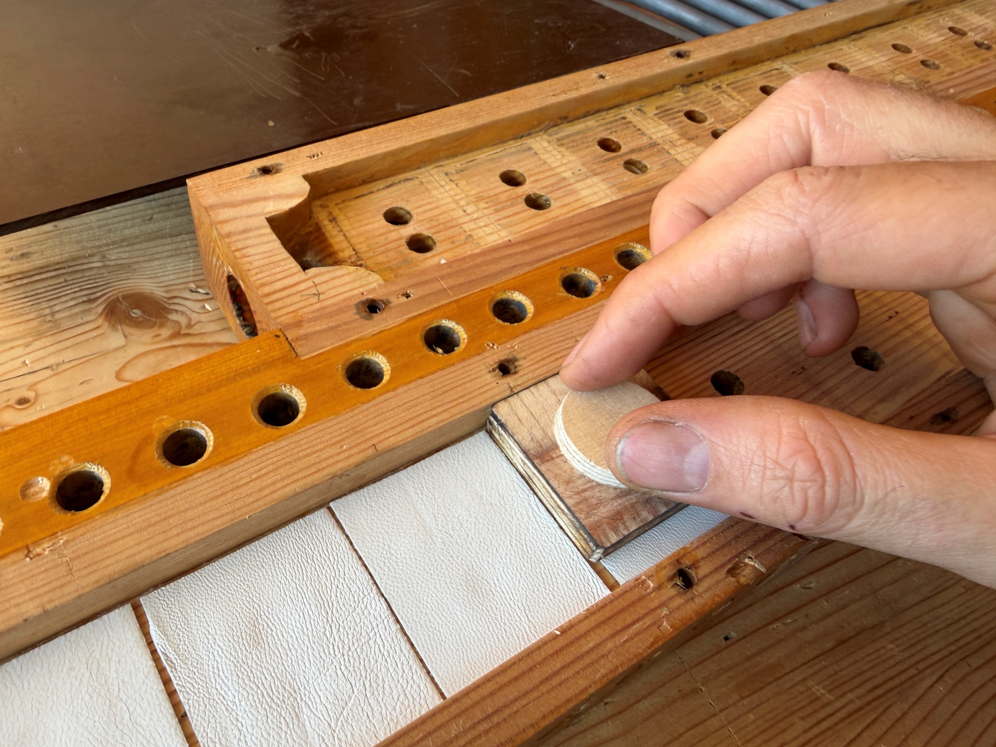 Orgelrestaurierung Pullach Taschenlade